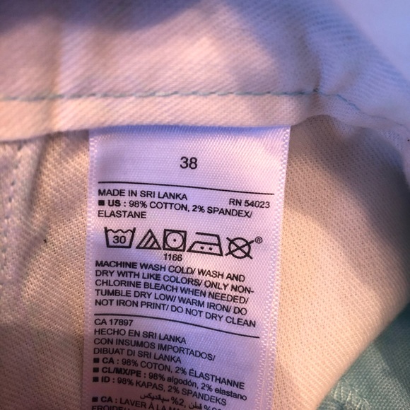 Old Navy Ultimate Slim Built in flex Shorts - Picture 4 of 4